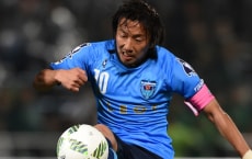 YOKOHAMA, JAPAN - MARCH 06:  (EDITORIAL USE ONLY) Kohei Kudo of Matsumoto Yamaga#23 and Shinichi Terada of Yokohama FC compete for the ball during the J.League second division match between Yokohama FC and Matsumoto Yamaga at the Nippatsu Mitsuzawa Stadium on March 6, 2016 in Yokohama, Kanagawa, Japan.  (Photo by Etsuo Hara/Getty Images)