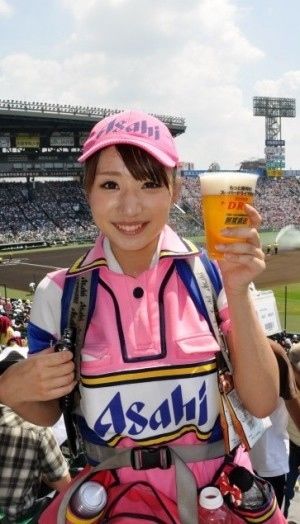 セレッソ大阪のファン感謝デーで池田愛恵里さんの 伝説のビール売り子 が限定復活 ドメサカブログ
