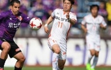 KYOTO, JAPAN - APRIL 15:  Sergio Escudero of Kyoto Sanga and Yumemi Kanda of Ehime FC compete for the ball during the J.League J2 match between Kyoto Sanga and Ehime FC at Nishikyogoku Stadium on April 15, 2017 in Kyoto, Japan.  (Photo by Kaz Photography - JL/Getty Images for DAZN)