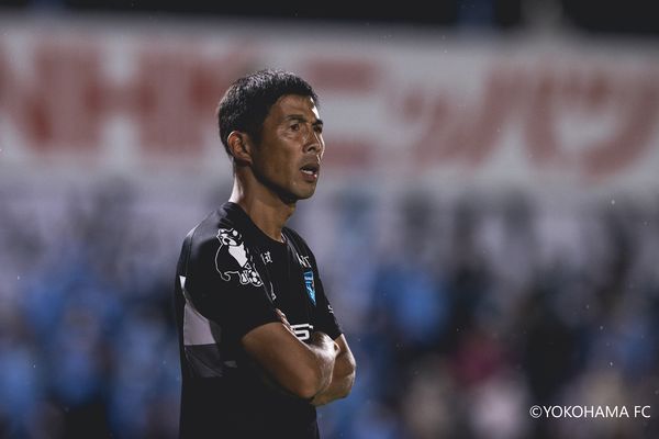 横浜FCが四方田修平監督との来季契約更新を発表　就任1年目でJ1昇格を達成